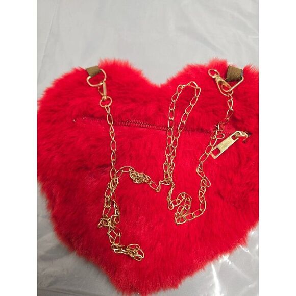 Heart-Shaped Red Faux Fur Crossbody Bag With Gold Chain soft fairycore Y2K love - Picture 6 of 6